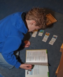 Soms is het gemakkelijker het werk op een kleedje te maken.